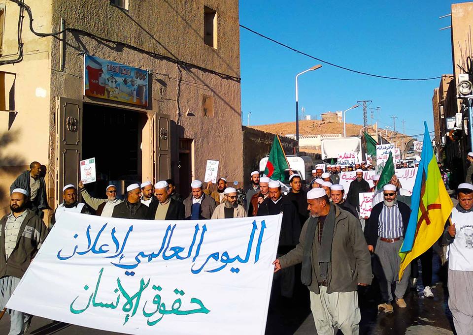 عندما يكون الاثنوسيد \" l’ethnocide \"  أو  تدمير الهوية الثقافية السياسة المنتهجة للدولة الجزائرية