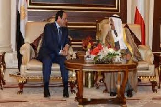 الوفد المصري المرافق للرئيس السيسي يسرق هاتف محمول وزير التجارة والصناعة الكويتي