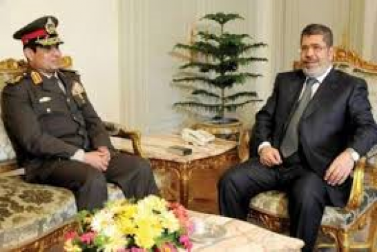 مرسي يتهم الجيش بقتل المتظاهرين