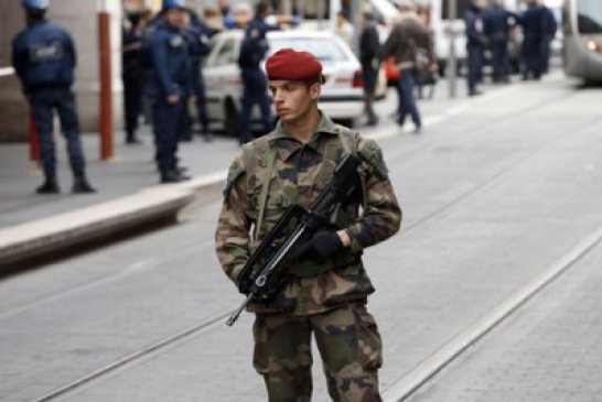 جرح جنديين فرنسيين من اصل ثلاثة هوجموا امام مركز يهودي في فرنسا