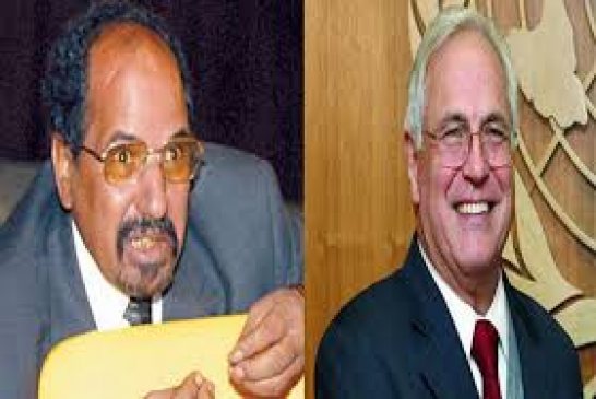 كريستوفر روس يُوَقِّـعُ شهادة كذبة أبريل رقم 40