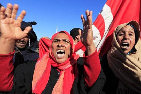 ناشط حقوقي:المرأة التونسية العاملة بقطاع النسيج تعاني من التمييز