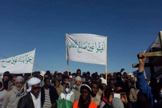 لكم الله يااهلنا بعين صالح أيادي خارجية تنهب الثروات و أقدام داخلية تدوس على إرادة الشعب