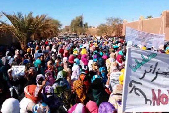إعتصام مستمر للنساء الصحراويات في ساحة الصمود بمنطقة عين صالح احتجاجا على الغاز الصخري