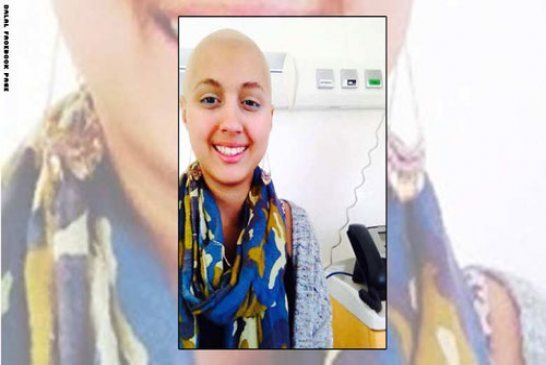 دلال مغربية تواجه داء السرطان بابتسامة على فيسبوك