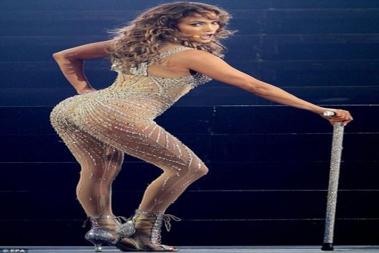 رغم المزيريا موازين يدفع مليون دولار من أجل مشاهدة أغلى مؤخرة في العالم