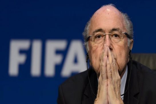 عاجل: بسبب فضائح الفساد بلاتر يعلن استقالته من رئاسة الفيفا
