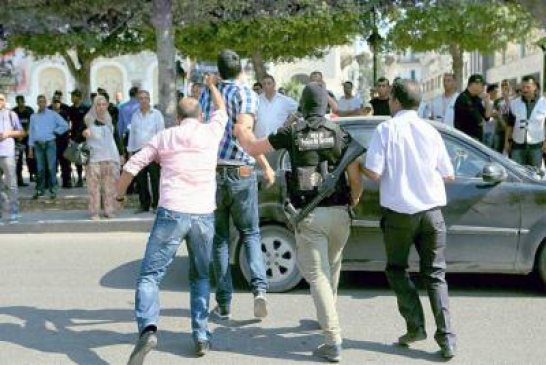 سياسيون ونشطاء في تونس ينددون بالاعتداء على متظاهرين طالبوا بالكشف عن الثروات