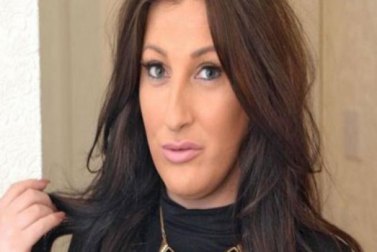 مليونير عربي ينفق 80 ألف دولار لتحويل صبي بريطاني يعشقة لإمرأة