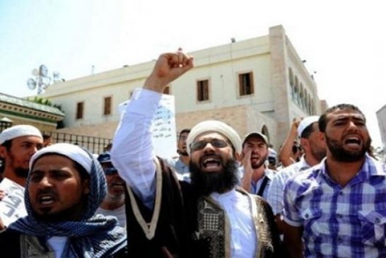 سلفيون يفطرون قبل الآذان ويخلقون فتنا بمساجد تلمسان!