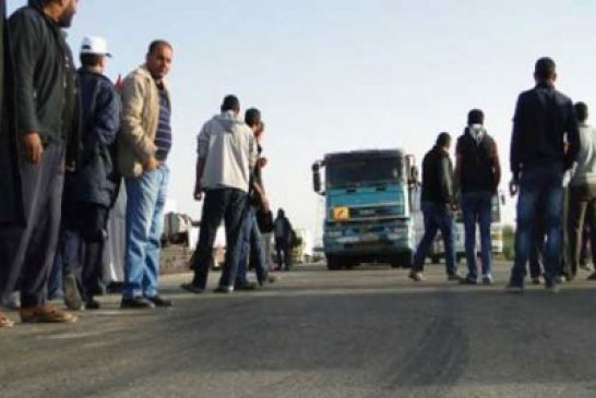 محتجون تونسيون يمنعون عبور سيارات ليبية إلى بلادهم