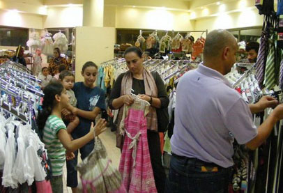 المراكز التجارية متنفس الجزائريين