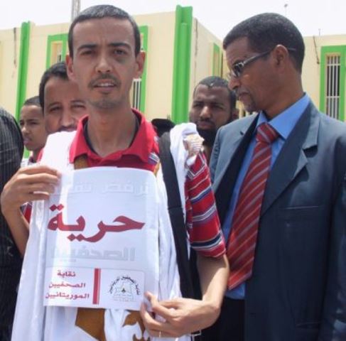 العشرات من الصحفيين الموريتانيين يخرجون الى الشارع للتنديد بـ”التضييق” على حرية الإعلام