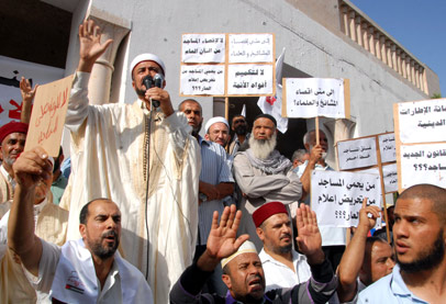 40 اماما أقالتهم وزارة الشؤون الدينية التونسية يتمسكون بإثارة الفوضى في مساجد