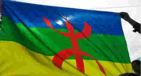 Le drapeau Kabyle seul interdit dans les stades algériens