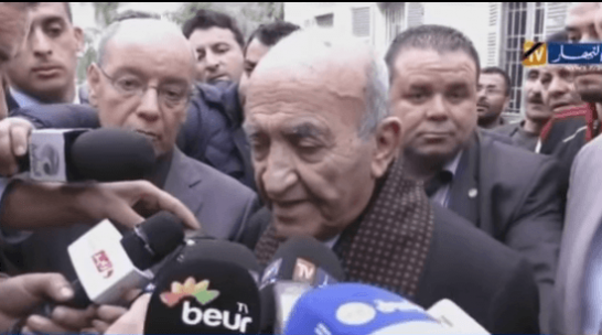 الجمارك الجزائرية تهين الزعيم عبد الرحمان اليوسفي وتفتشه بطريقة غير اخلاقية بمطار الهواري بومدين