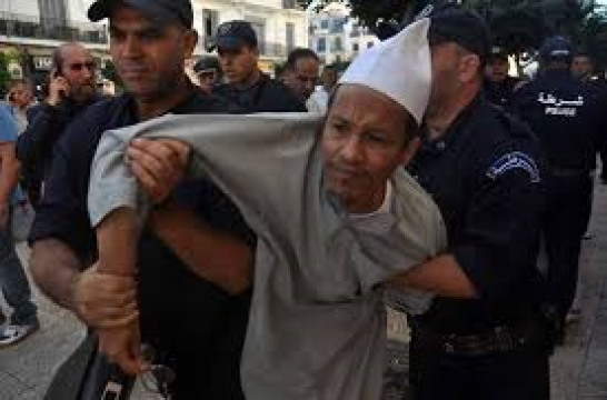 فضيلة الشيخ علي بن حاج مواطن جزائري شريف مع وقف التنفيد