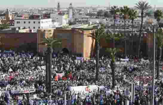 تظاهرة حاشدة للمعلمين المتدربين في الرباط رفضا لمرسومين حكوميين