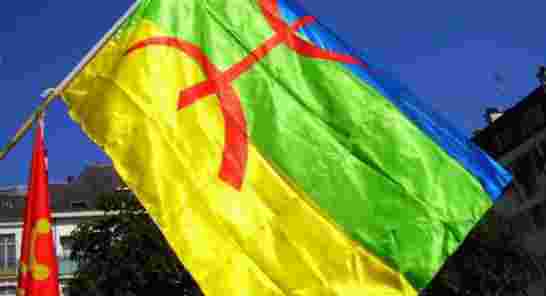 Des lycéens kabyles rejettent le drapeau algérien