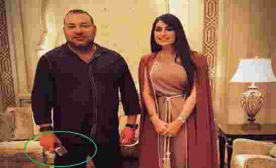 نشطاء التواصل الاجتماعي يتساءلون عن سر استعمال الملك محمد السادس لهاتف بسيط؟