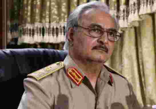 شخصية حفتر في صلب الأزمة الليبية بين الاعجاب والرفض