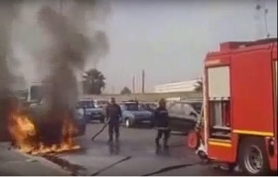 الوقاية المدنية لمدينة الرباط جاو مزطولين لإخماد حريق الشاحنة لا يوجد بها ماء ومحرك الضخ معطل