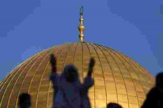 الصدر يهدد بفرقة لتحرير القدس إذا انتقلت اليها السفارة الأميركية