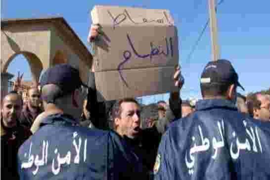 الجزائر تفرض رقابة على الكتب التي تتناول مواضيع عن ثورة الشعوب