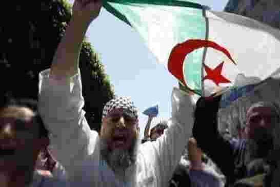 في سابقة من نوعها سلفيون يهاجمون الجزائر ويناشدون محمد السادس بالسماح للسوريين العالقين بولوج التراب