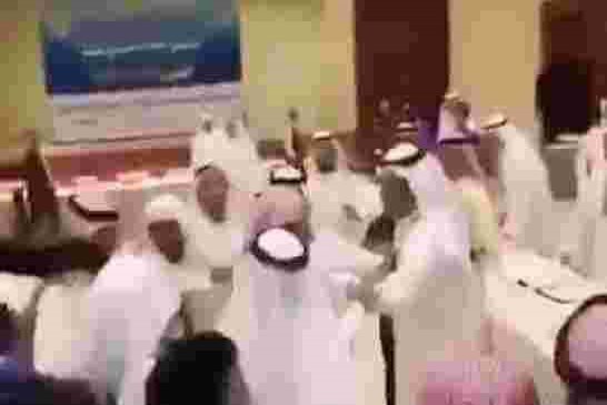 الشيخة "موزة" تتسبب في معركة حامية الوطيس بين الوفد القطري والوفد السعودي في اجتماع مجلس التعاون الخ