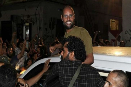 مسيرة في مدينة سبها تطالب نجل القذافي سيف الإسلام أن يخرج ويتحدث إلى الناس