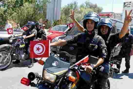 أمنيو تونس يتظاهرون أمام مقر البرلمان للمطالبة بحصانة قانونية لتجريم الاعتداء عليهم