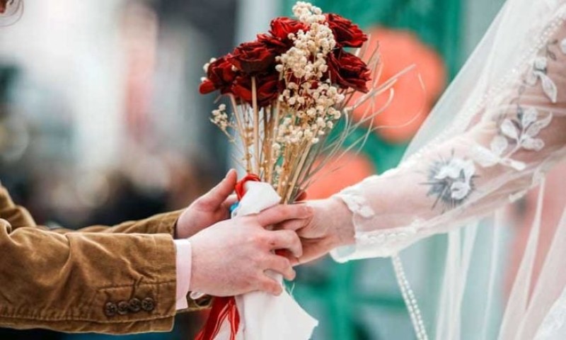جزائريون يقيمون عرسا ملكيا لفتاة فقيرة بعد ندائها المؤثر