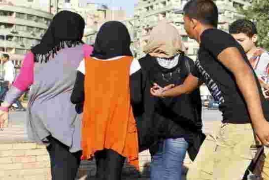 مقطع شباب يضايقون فتاة في الشارع يعود بالتحرش الجنسي إلى واجهة النقاش في المغرب