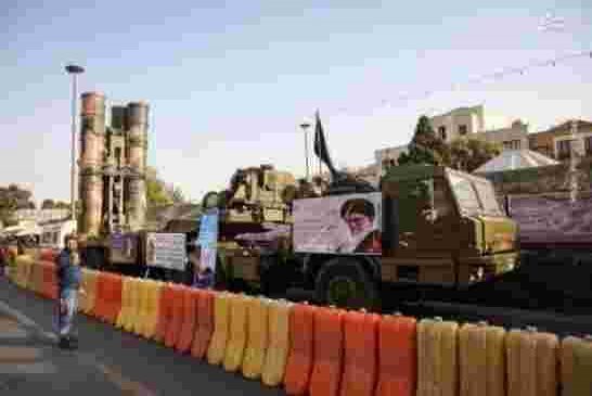 إيران تنشر صواريخ اس 200 في وسط طهران