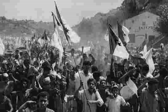 المؤرخ جیلبیر مینییه يدعون إلى اعادة كتابة تاريخ الثورة الجزائرية والإحتلال الفرنسي