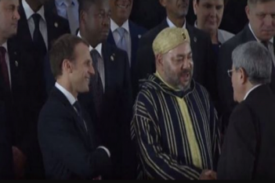 هل فعلا حمل بوتفليقة رسالة"التحية" أم أن رسالته عن طريق مصافحة الملك كانت موجهة لماكرون؟