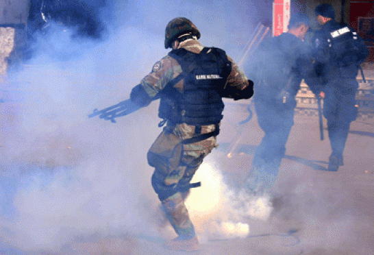 وزير الداخلية التونسي يعلن رصد منظمات إرهابية تحاول استغلال الاحتجاجات لتنفيذ عمليات في البلاد