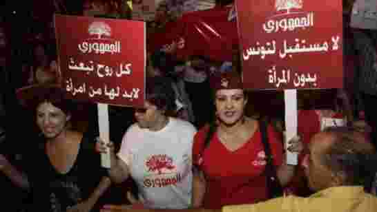 واشنطن بوست” تتساءل: هل تقود تونس المنطقة لثورة ضد قوانين الشريعة الإسلامية؟