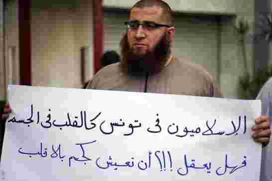 تونس تطرح مشروع قانون يمنع تأسيس أحزاب سياسية إسلامية لا تحترم مبادىء الجمهورية