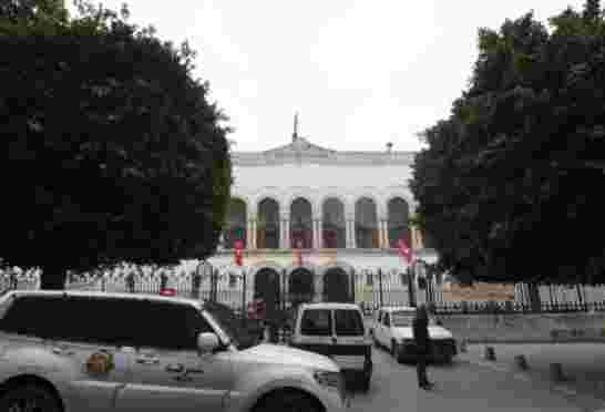 محكمة تونسية تصدر حكما بإعدام مدان بذبح جندي تونسي