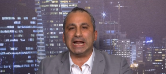 باحث إسرائيلي يتمسخر بالشعوب العربية: حكامكم يهرولون للتطبيع معنا وليس عليكم إلا السمع والطاعة لولاة