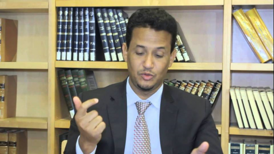 أكاديمي موريتاني يقصف بالثقيل: لم يحدث في تاريخ الإسلام أن بيعت القدس من مكة إلا في عهد “ابن سلمان”