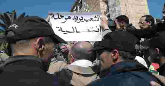 هل الجزائر دولة ديمقراطية؟