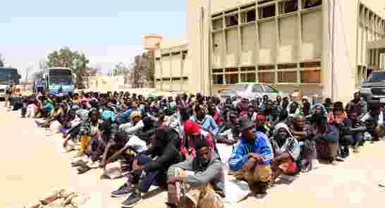 رغم إدانة نشطاء حقوقيون الجزائر تتجاهل القانون الدولي بترحيل قسري للمهاجرين الأفارقة