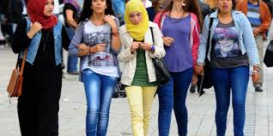 حجاب في تونس موضة أكثر منه التزاما دينيا