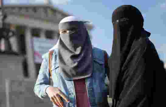الدنمارك تحظر ارتداء النقاب في الأماكن العامة