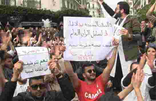 «الأطباء المقيمون» في الجزائر يعودون إلى الاحتجاج