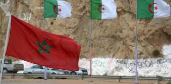 مغاربة يطالبون بفتح الحدود مع الجزائر