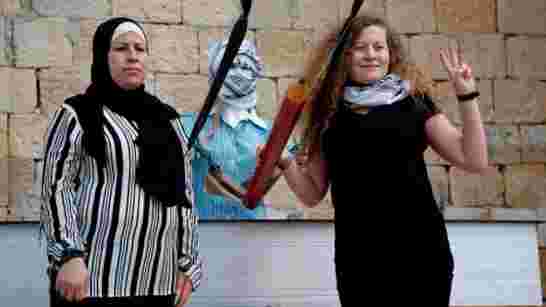 عهد التميمي وأمها ناريمان والنضال الفلسطيني الأصيل